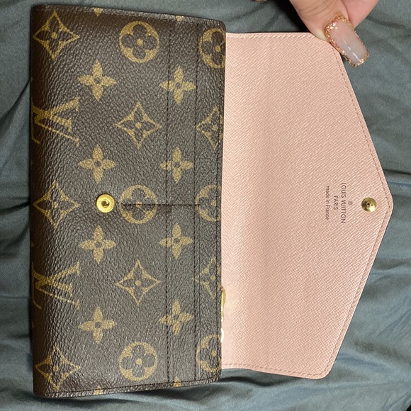 Like new- I have original box but no receipt- purchased online-100% authentic - Picture 2 of 4